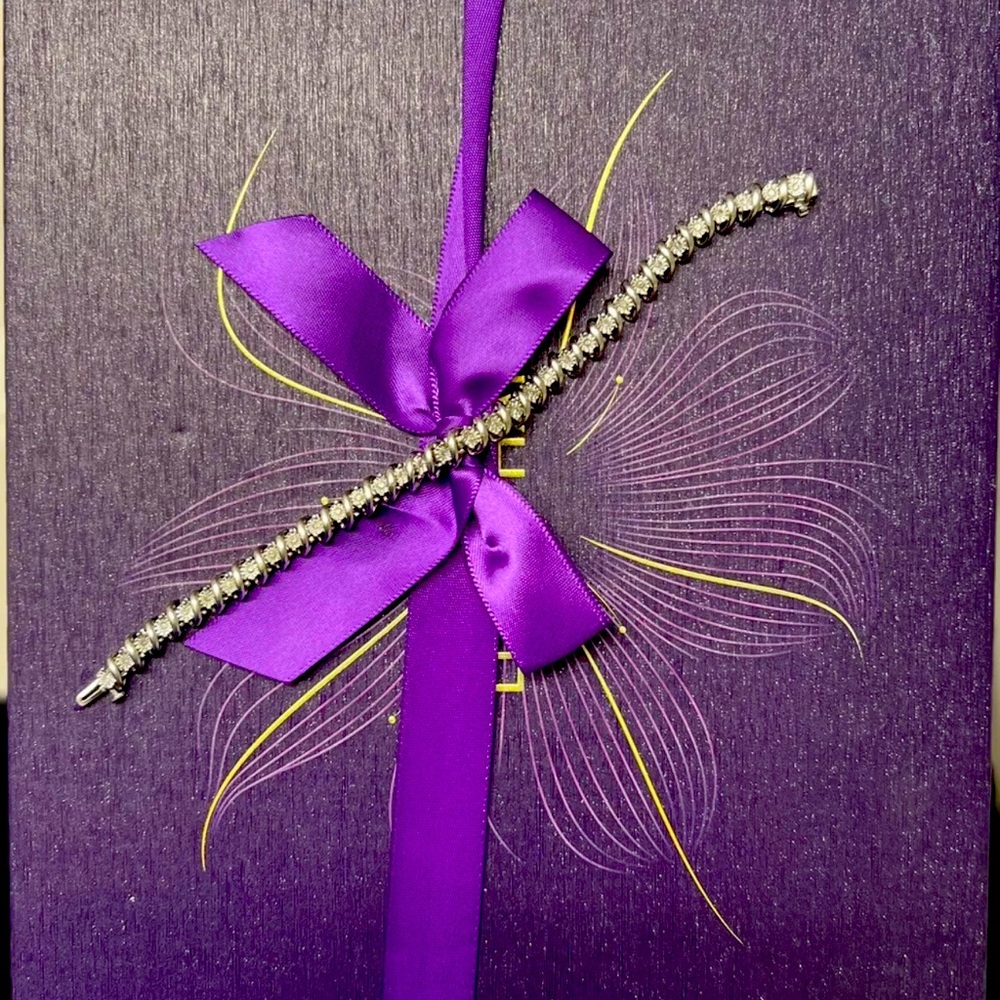 Women’s sterling silver diamond tennis bracelet. Pre-owned